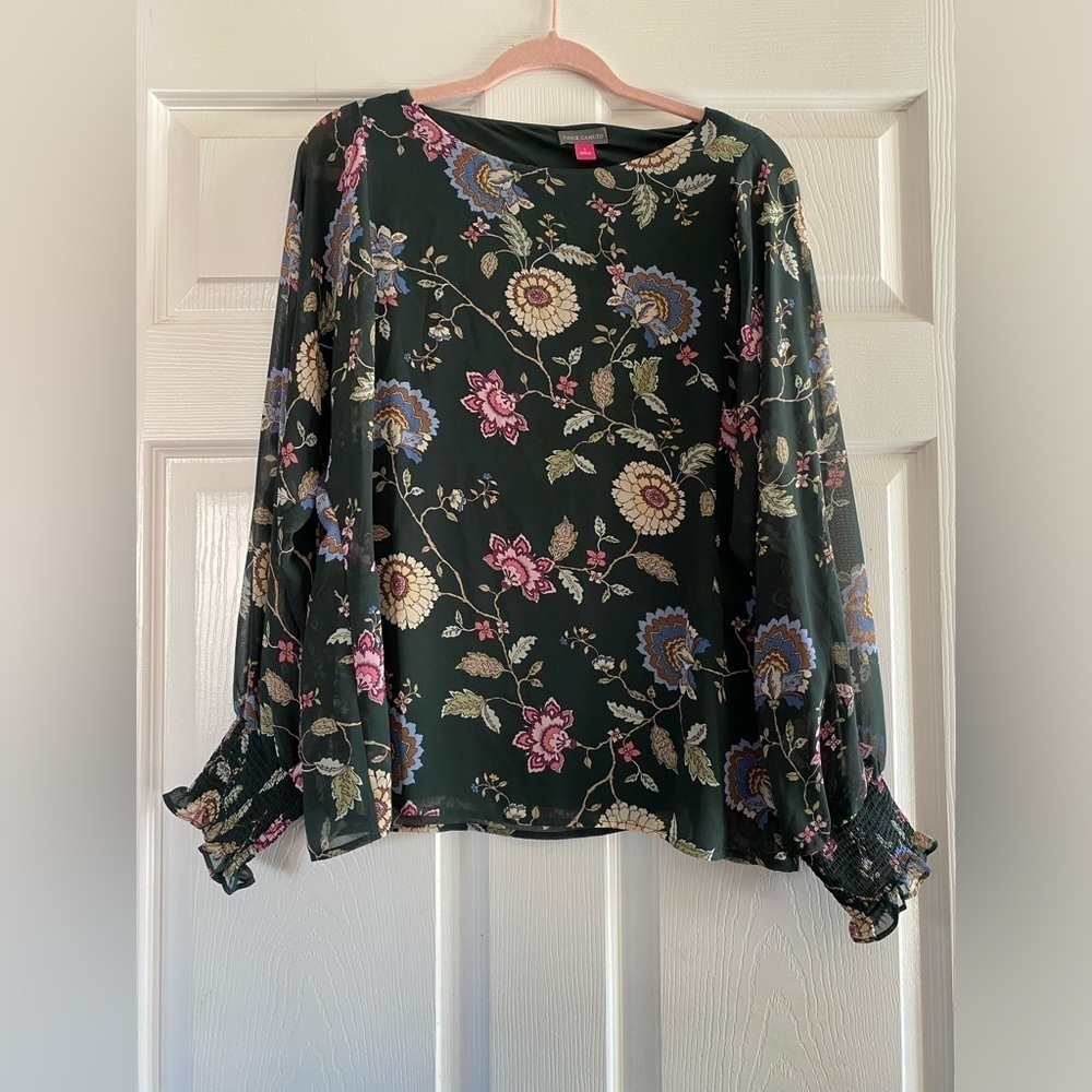 Vince Camuto Green Long Sleeve Floral Top Size Small‎